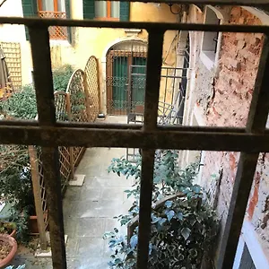 Melusina Ca' Bernarda Historical Center , Venise Italie